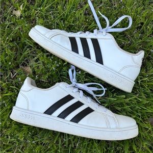 Adidas sneakers men’s 4.5 / women’s 6.5